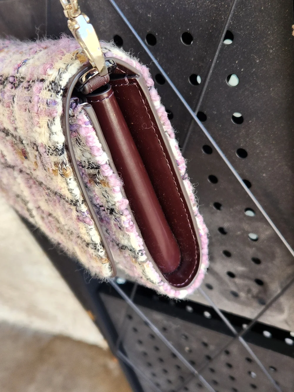 This item is a Tory Burch Emerson tweed chain wallet. - Picture 7 of 10